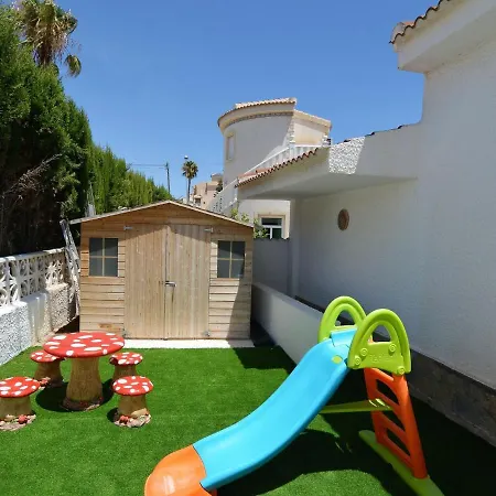 With Private Swimming Pool In Queseda Villa *